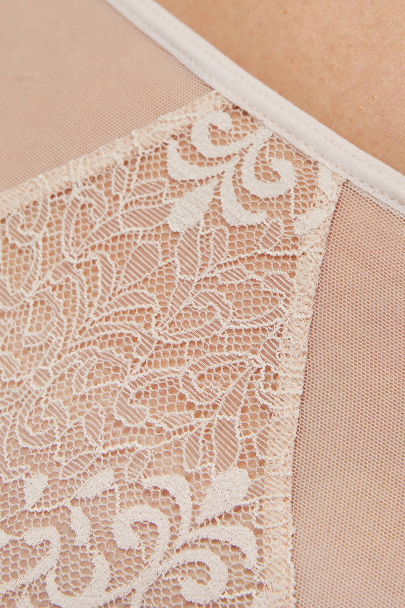 Gabi high-waisted lace briefs beige (Discount Group B) | Gorteks | MySalvio