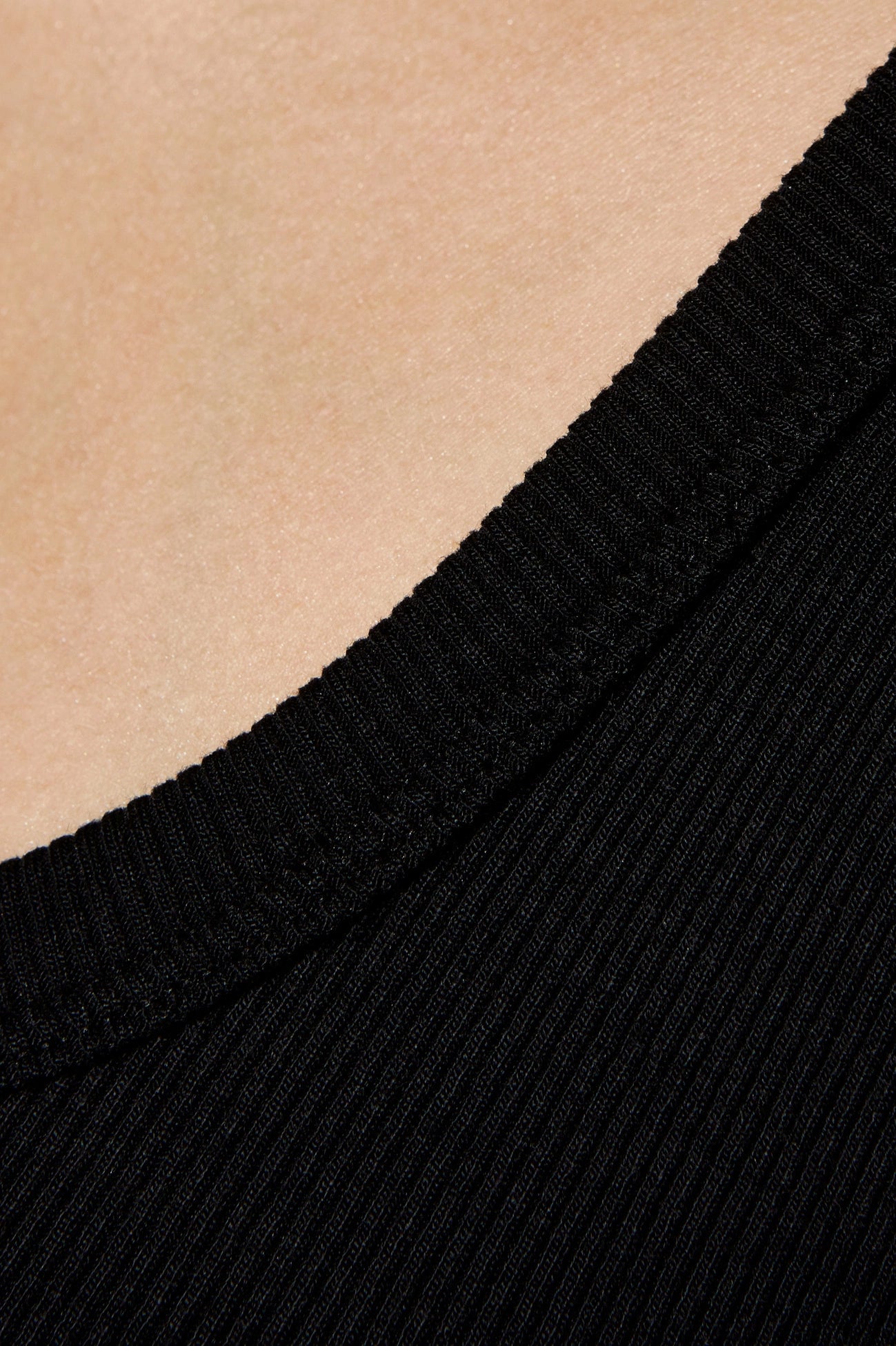 Lotta black ribbed elastic tank top (Discount Group B) | Gorteks | MySalvio