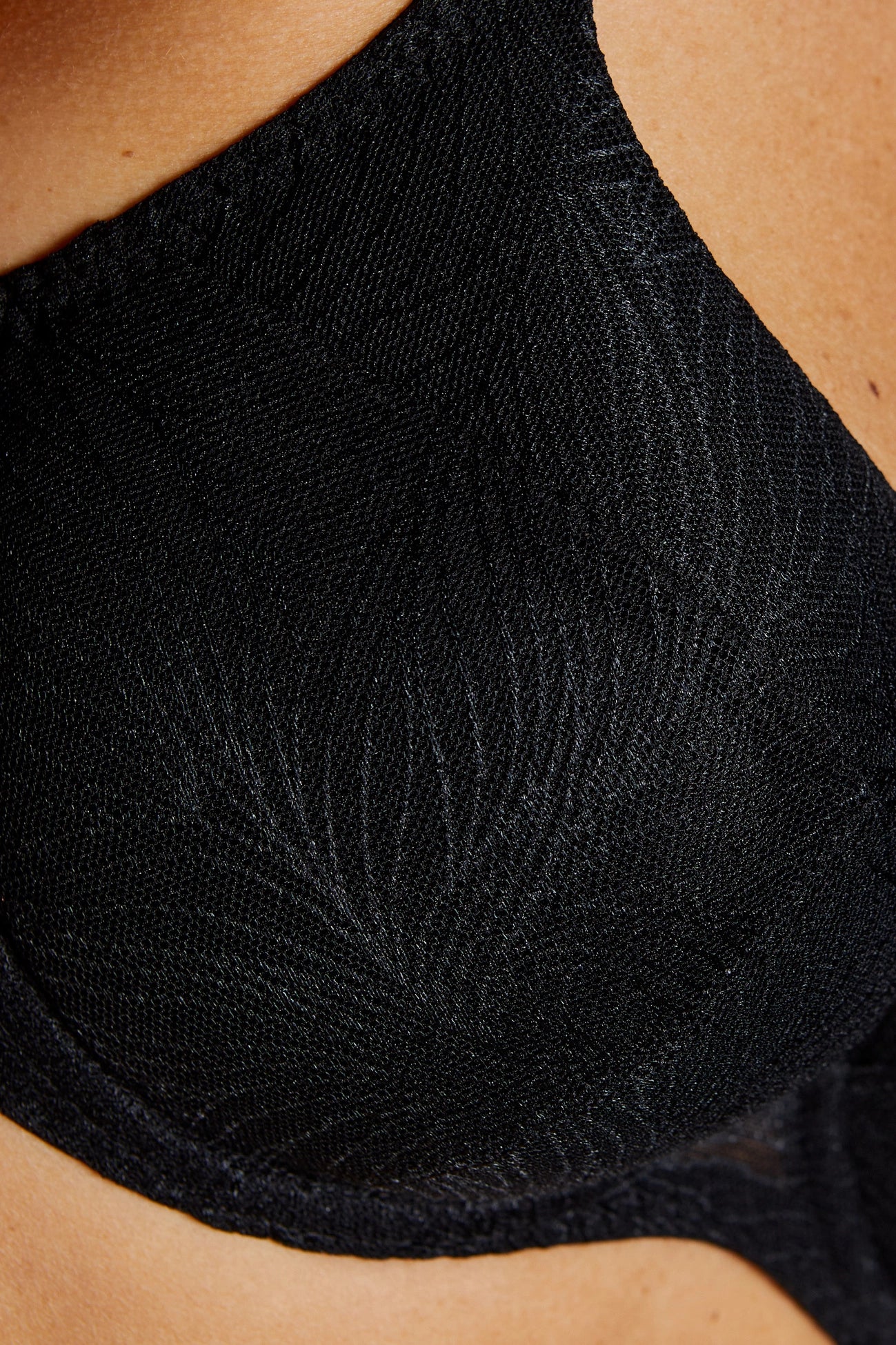 Cate padded bra with lace black (Discount Group B) | Gorteks | MySalvio