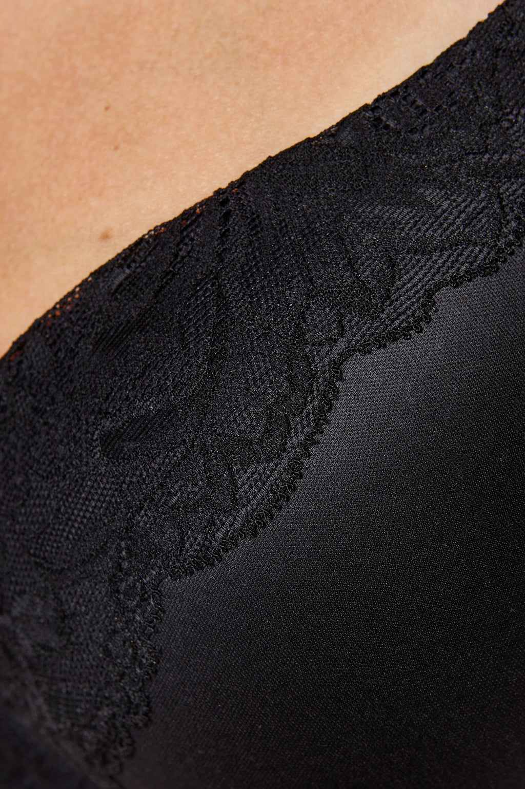 Kiara Padded Lace Bra (Black) (Discount Group A) | Gorteks | MySalvio